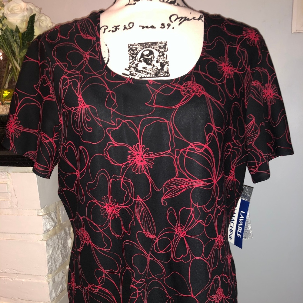 Short Sleeve Black/Red Blouse